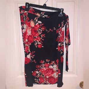 Xi Floral Black and Red Skirt 🌹🖤